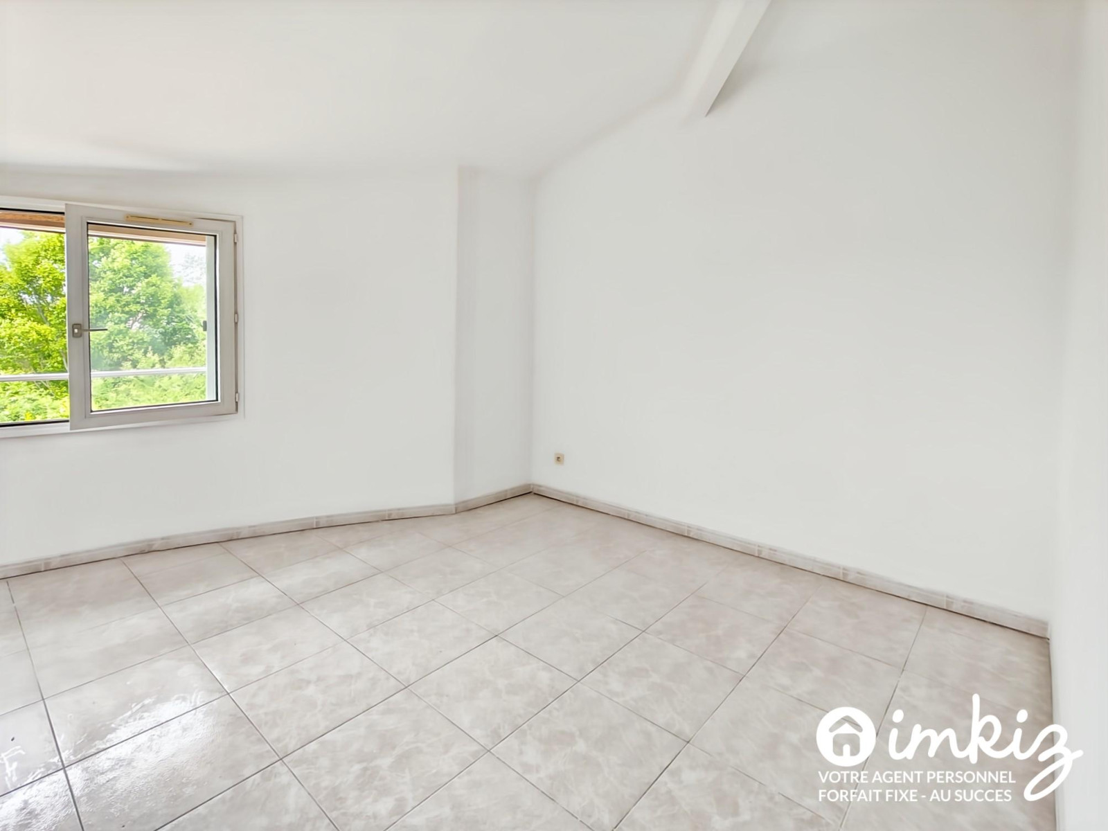 
                                                Vente
                                                 Maison d architecte de 7 pièces avec grand terrain