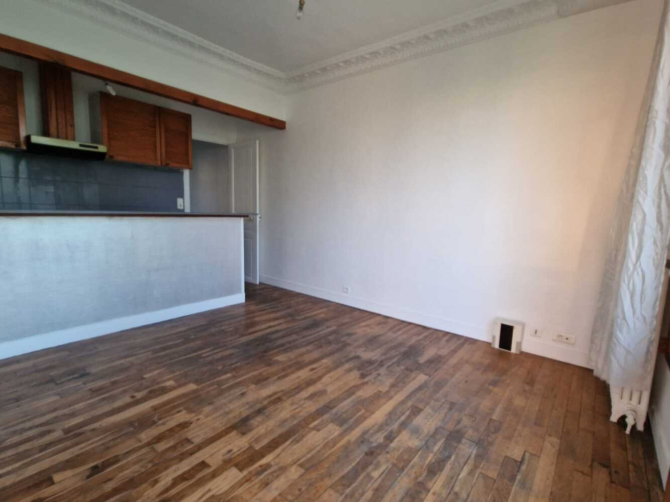
                                                Vente
                                                 Maison d’habitation avec jardin, box, et ssol