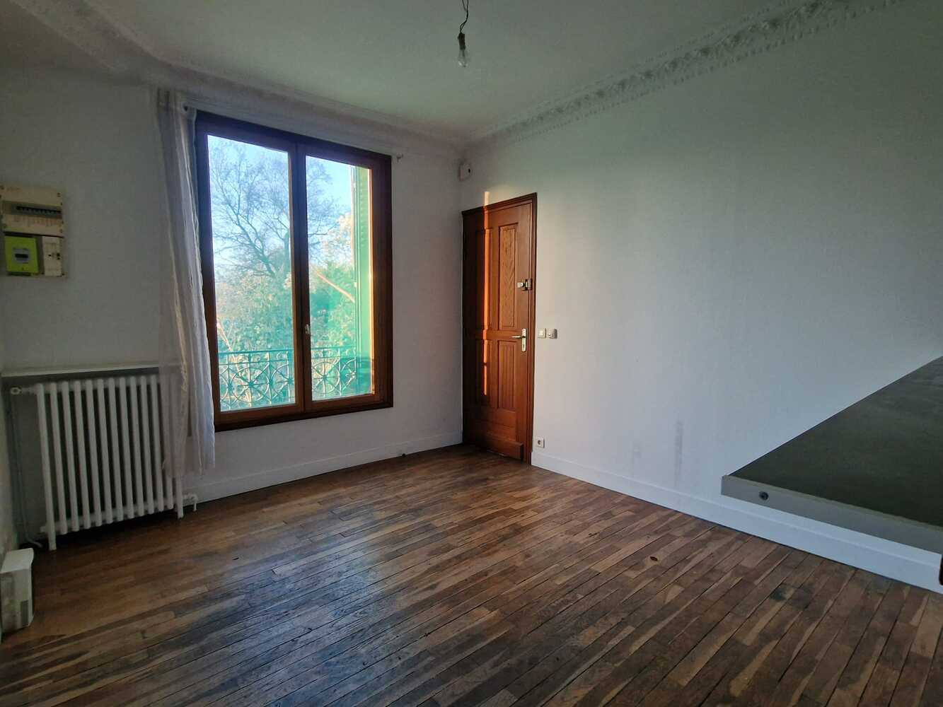 
                                                Vente
                                                 Maison d’habitation avec jardin, box, et ssol
