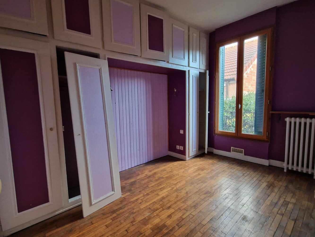
                                                Vente
                                                 Maison d’habitation avec jardin, box, et ssol