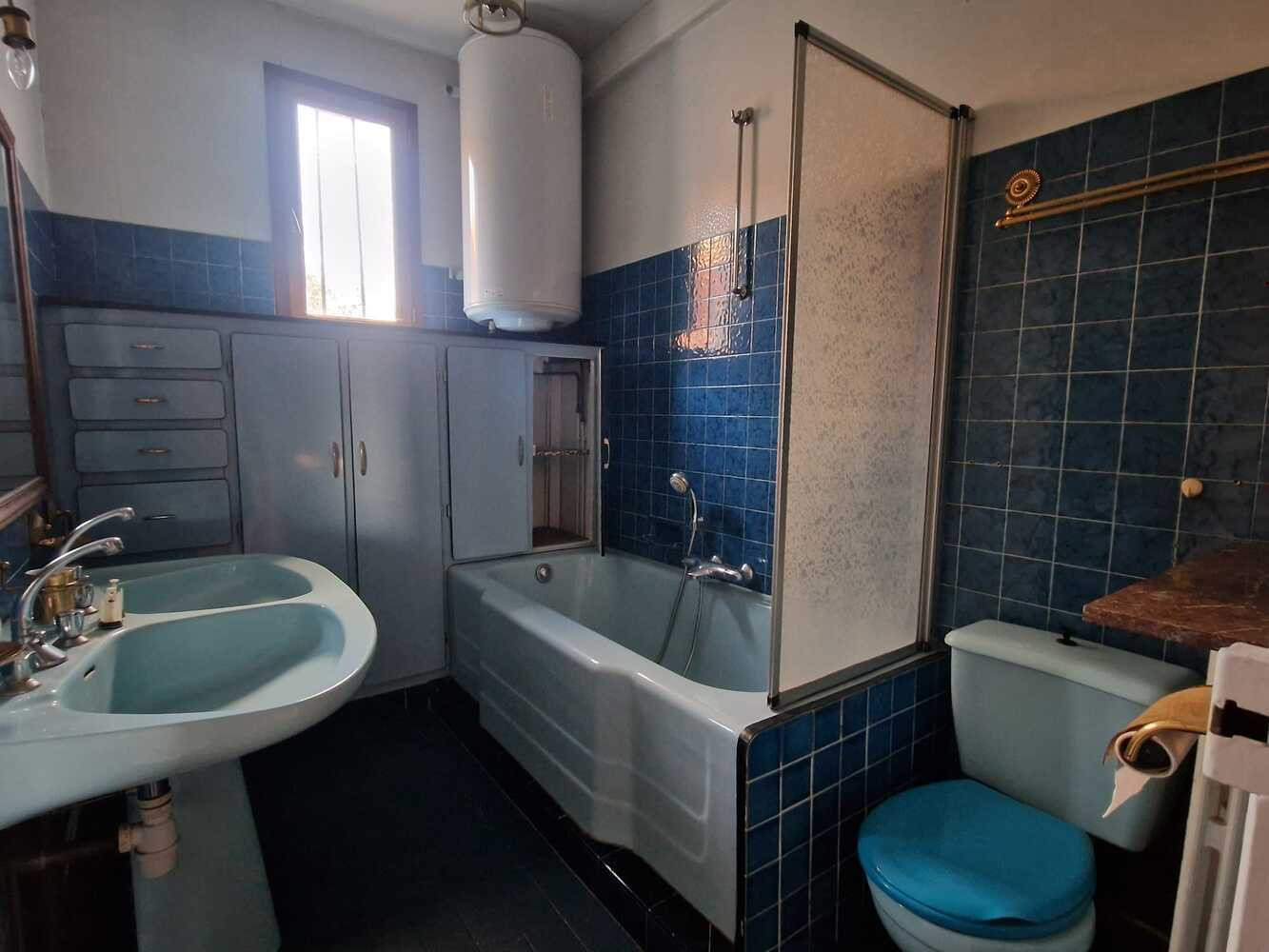 
                                                Vente
                                                 Maison d’habitation avec jardin, box, et ssol