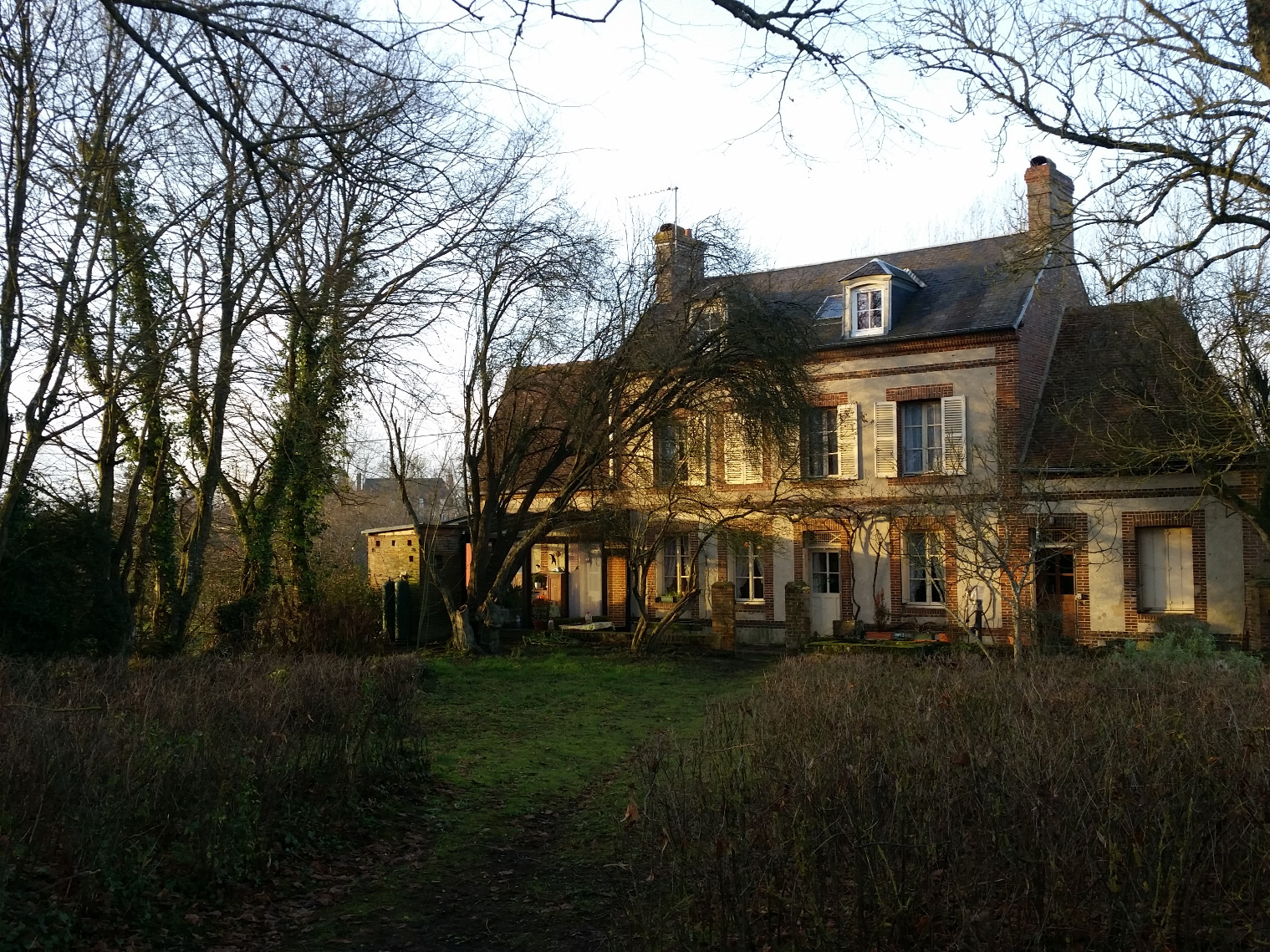 
                                                Vente
                                                 Maison dans l'Orne à 120 km. ouest de Paris.