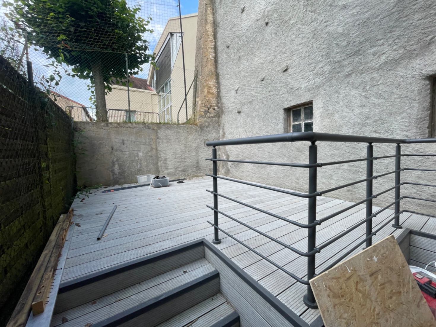 
                                                Location
                                                 Maison dans un quartier calme de 130m2