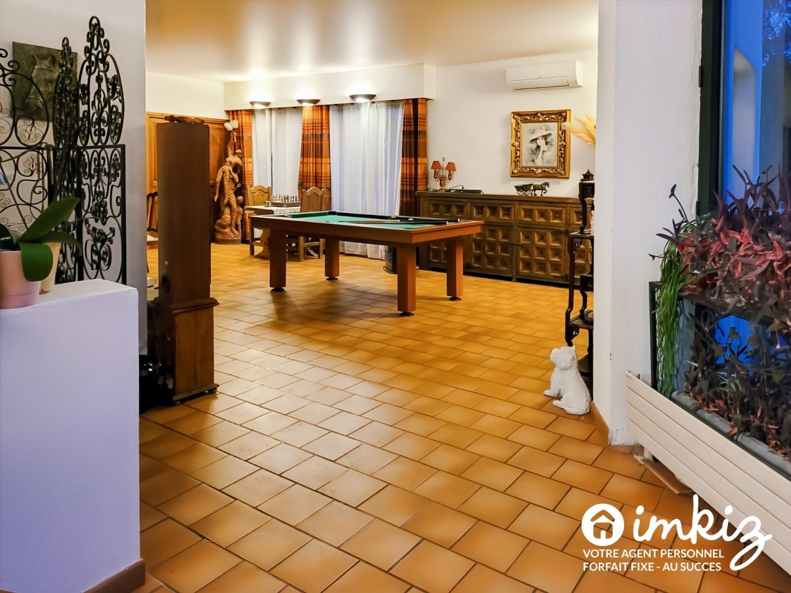 
                                                Vente
                                                 Maison d'architecte 13 pces ,2 log.ou unifamiliale