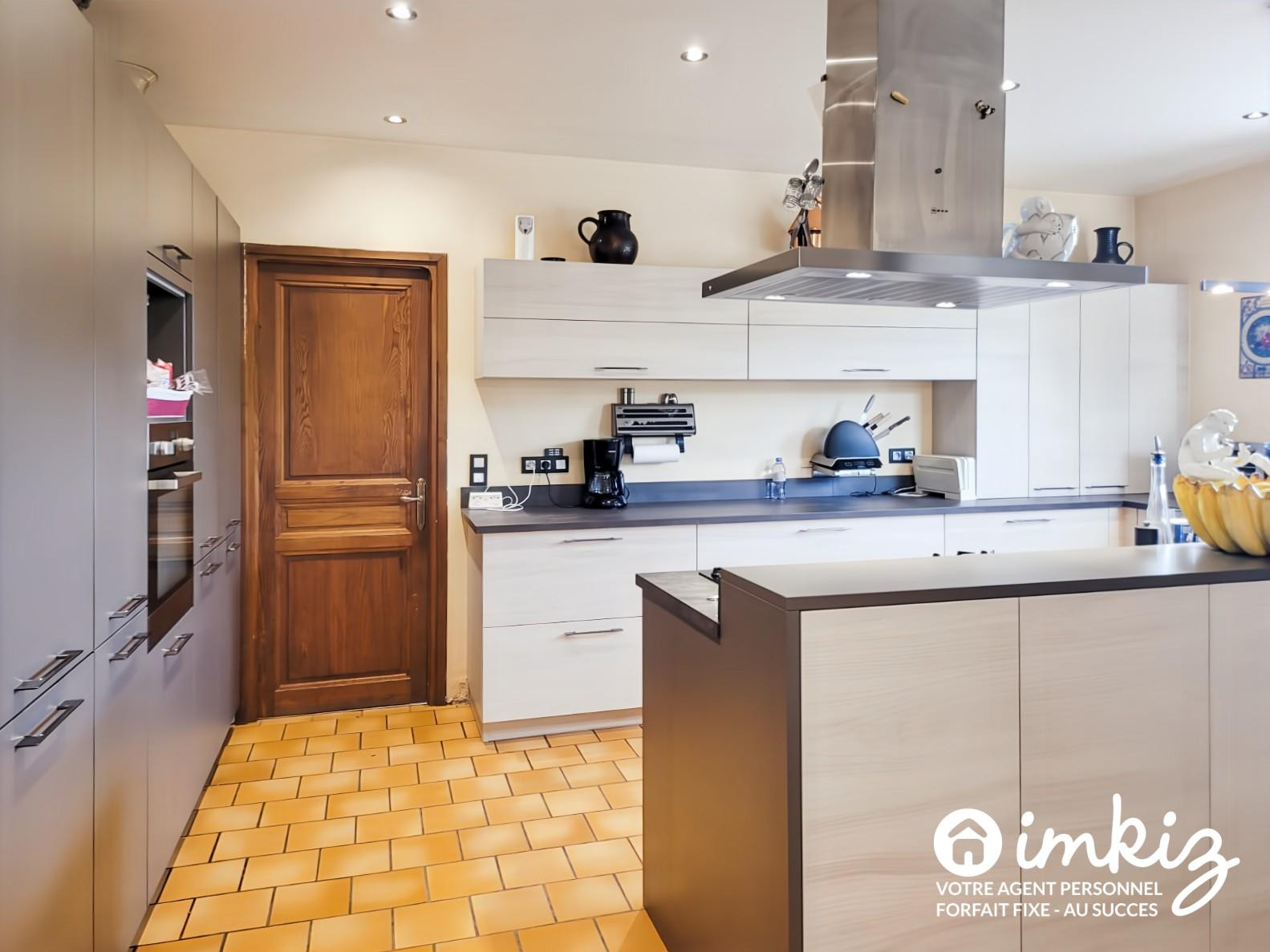 
                                                Vente
                                                 Maison d'architecte 13 pces ,2 log.ou unifamiliale