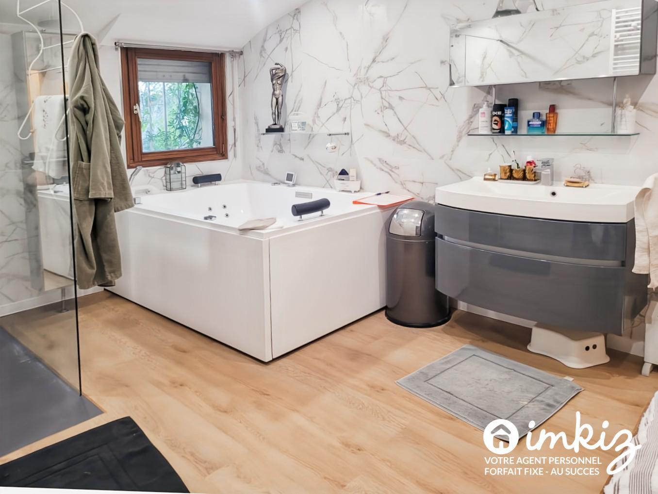 
                                                Vente
                                                 Maison d'architecte 13 pces ,2 log.ou unifamiliale