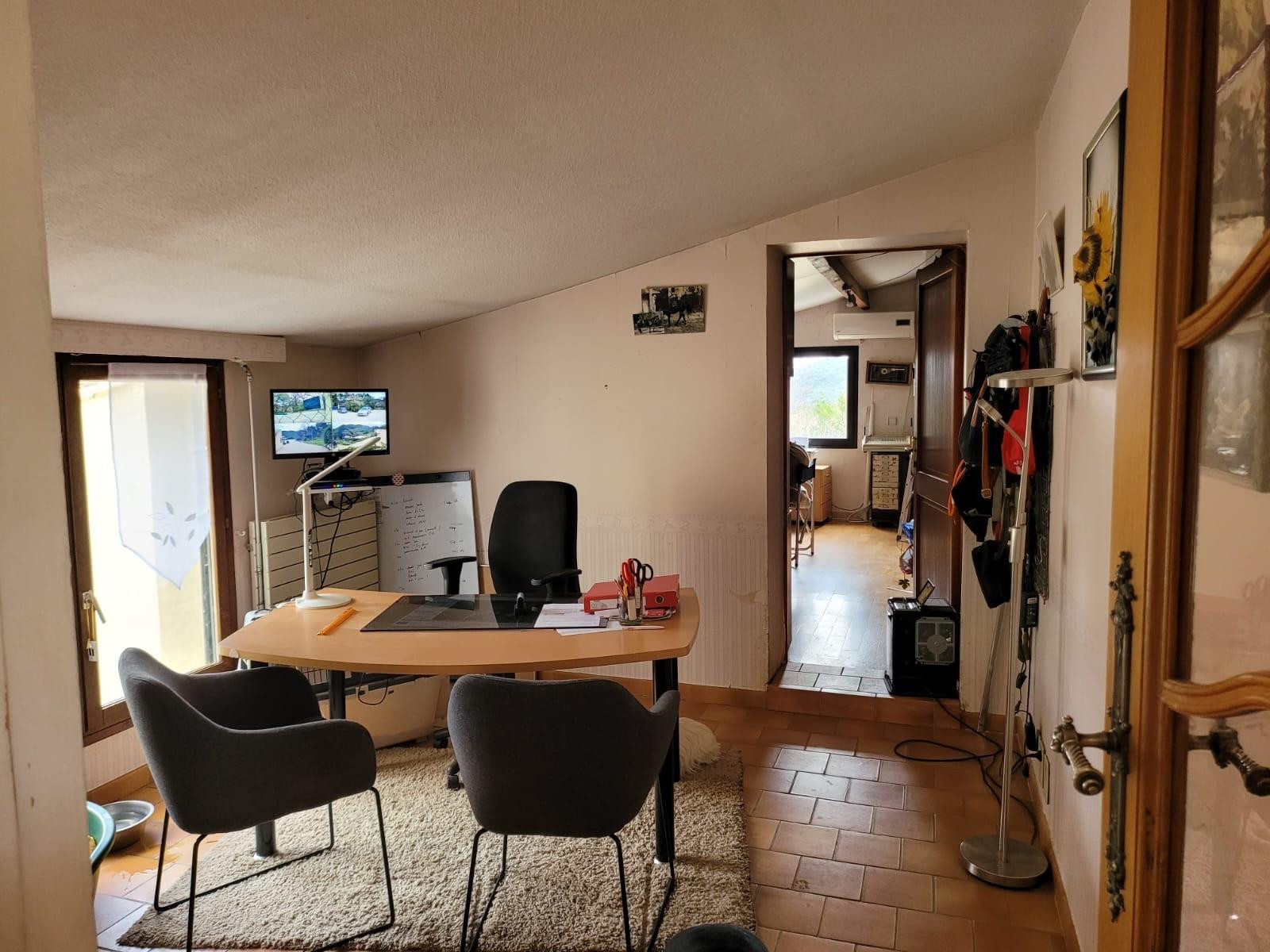 
                                                Vente
                                                 Maison d'architecte 13 pces ,2 log.ou unifamiliale