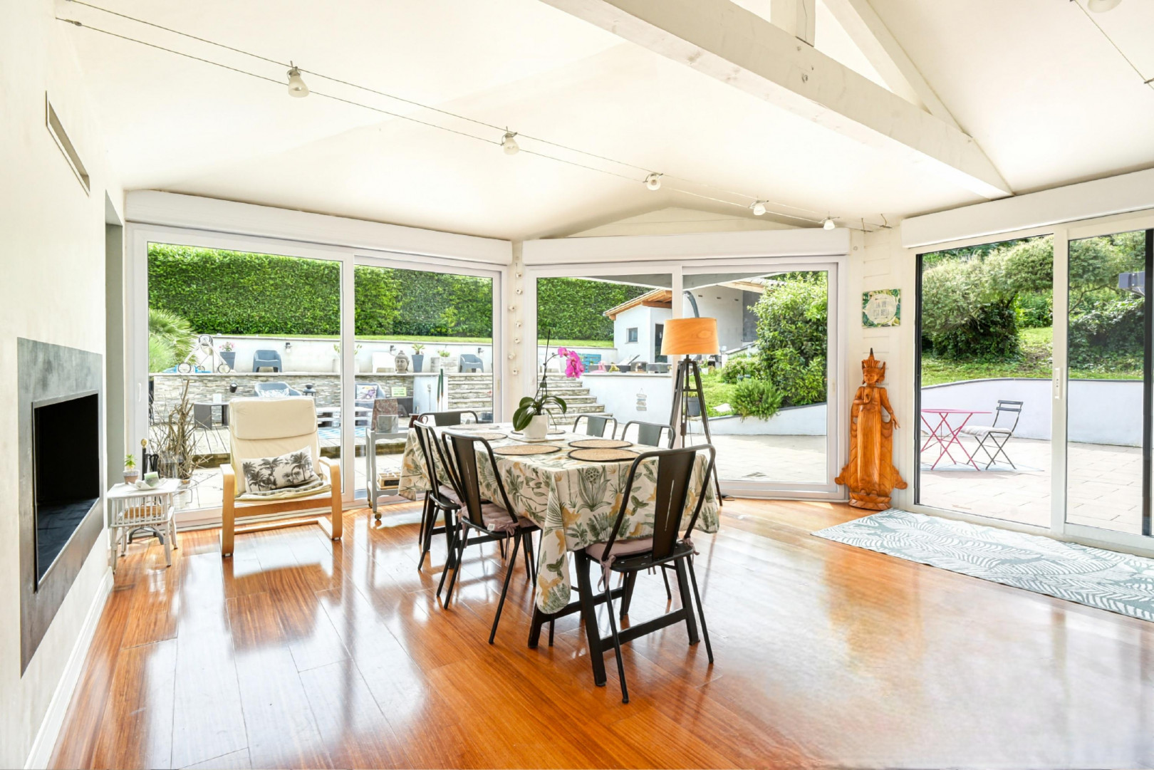 
                                                Vente
                                                 Maison d'architecte 4 chambres avec piscine