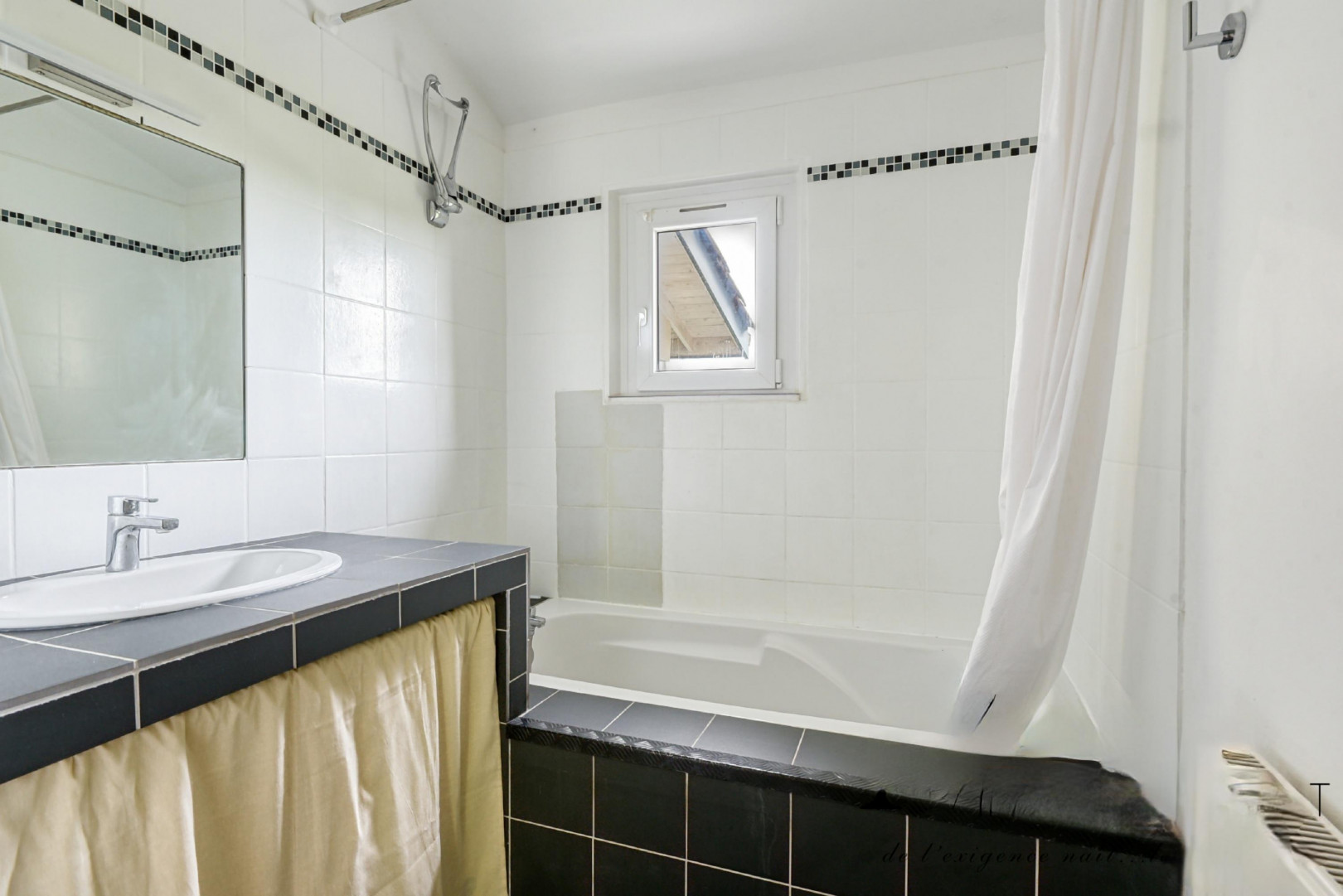 
                                                Vente
                                                 Maison d'architecte 4 chambres avec piscine