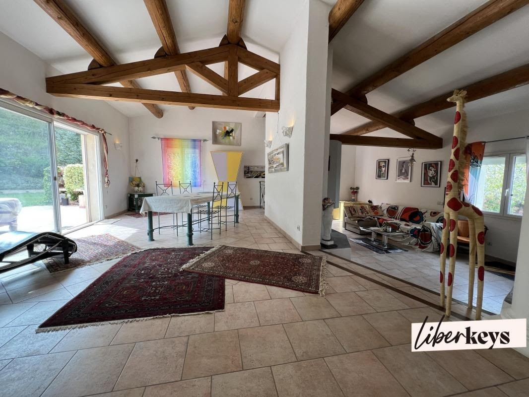 
                                                Vente
                                                 MAISON D'ARCHITECTE proche Aix en Provence