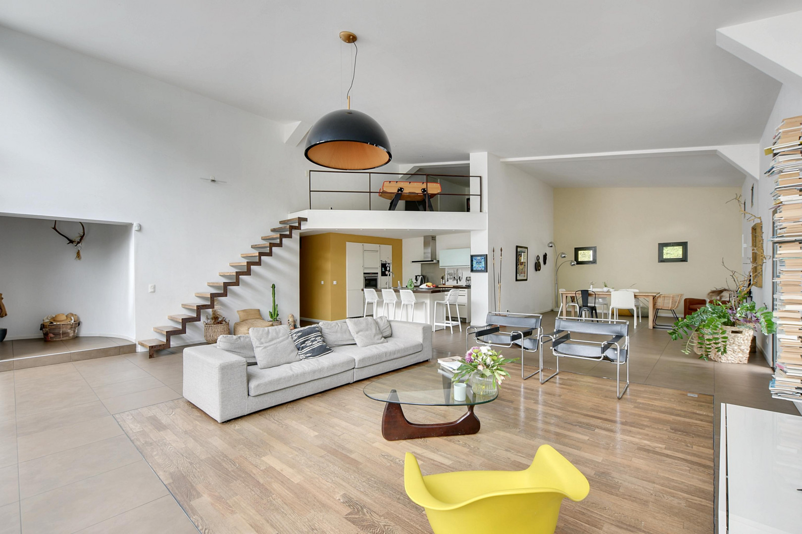 
                                                Vente
                                                 Maison d'architecte 7 p, piscine, avec 5700 m²