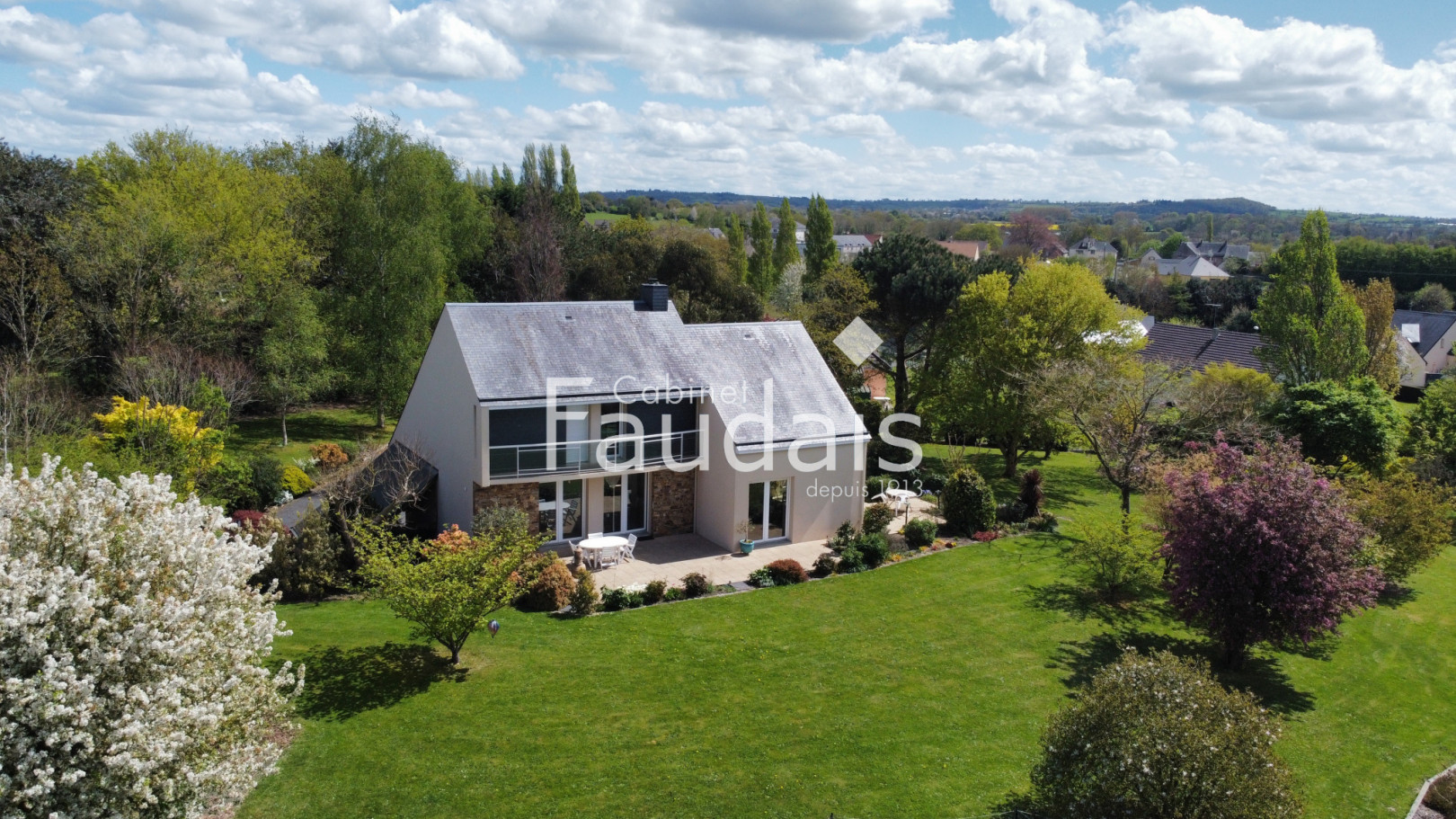 
                                                Vente
                                                 MAISON D'ARCHITECTE - A 10MN DE SAINT -LO