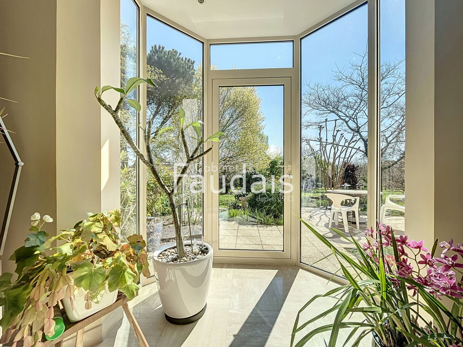 
                                                Vente
                                                 MAISON D'ARCHITECTE - A 10MN DE SAINT -LO