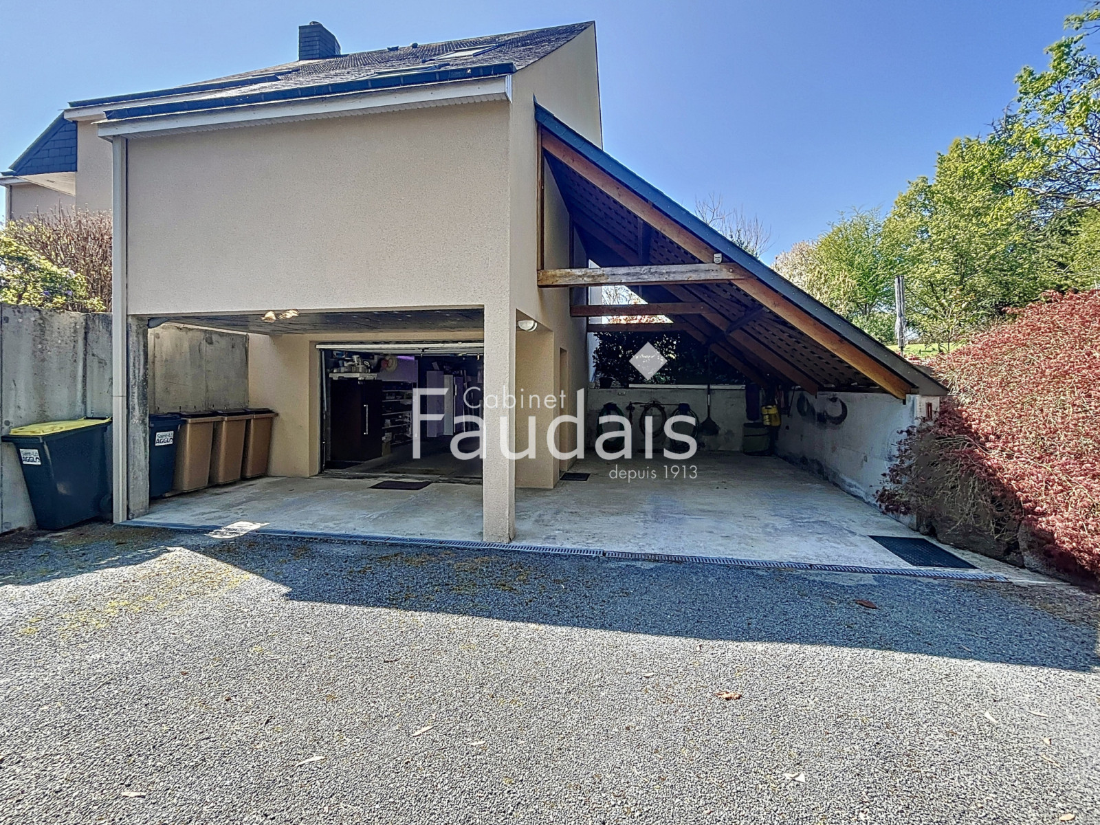 
                                                Vente
                                                 MAISON D'ARCHITECTE - A 10MN DE SAINT -LO