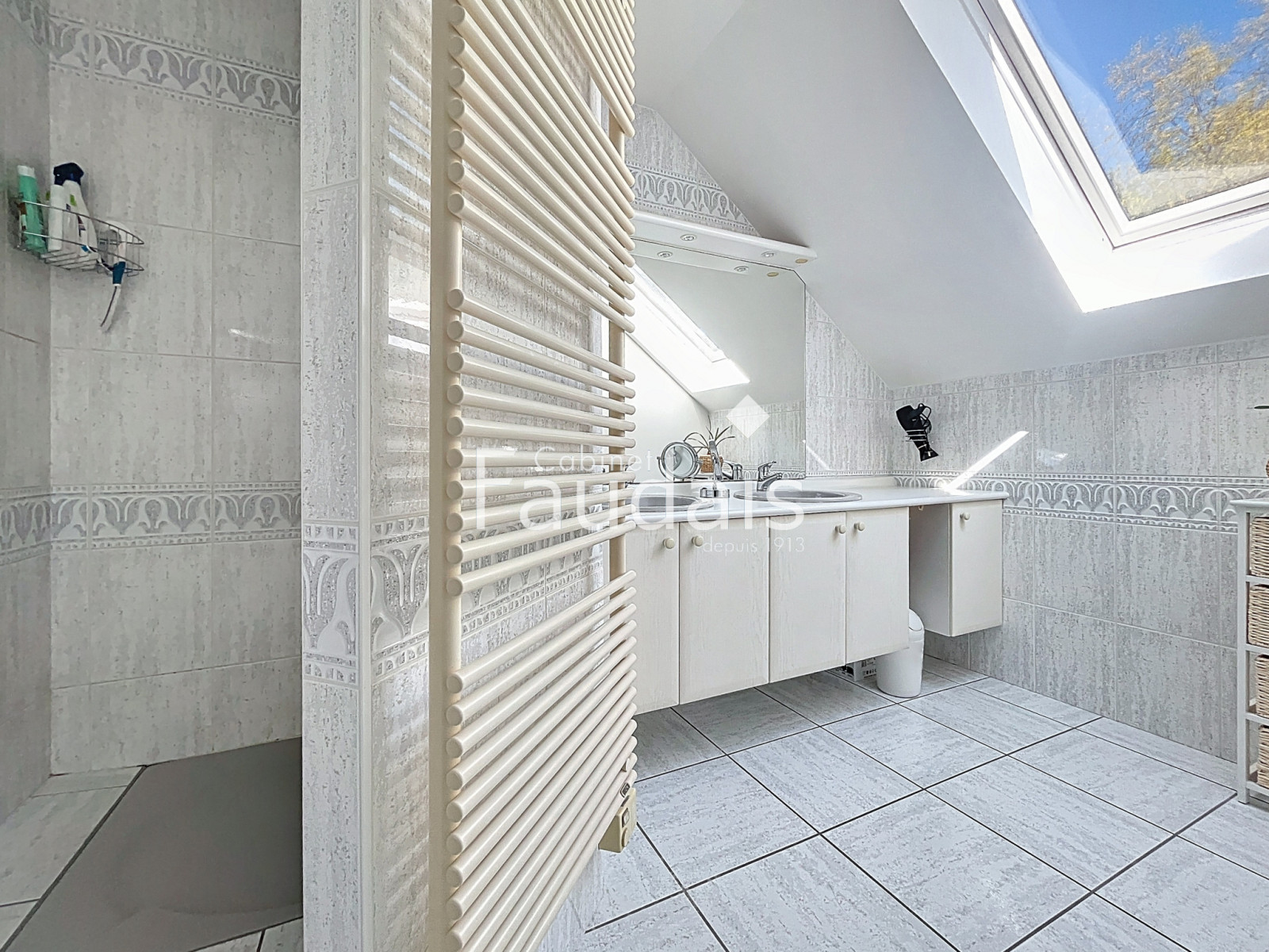 
                                                Vente
                                                 MAISON D'ARCHITECTE - A 10MN DE SAINT -LO