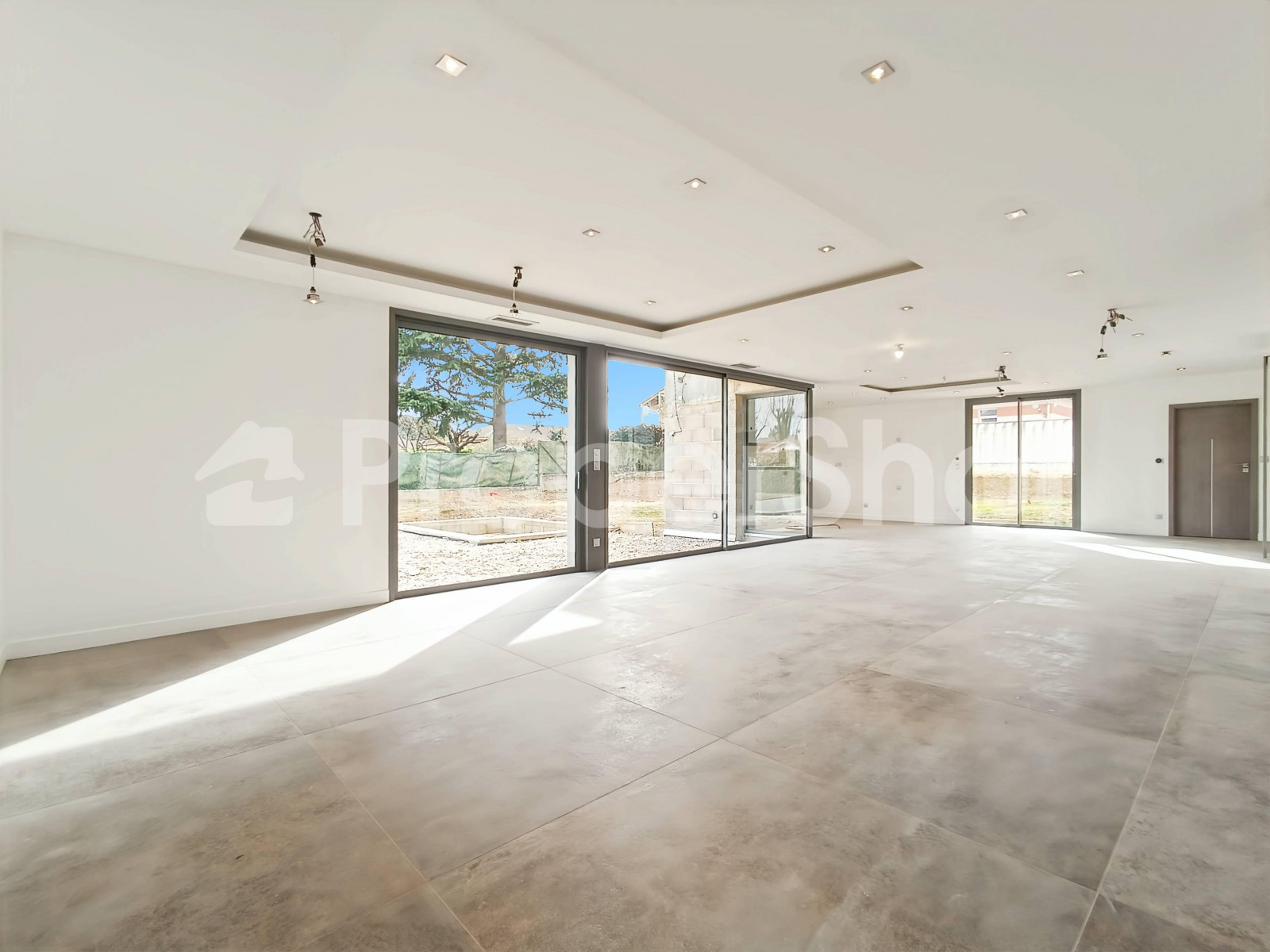 
                                                Vente
                                                 Maison d'architecte de 206m² - piscine et brasero