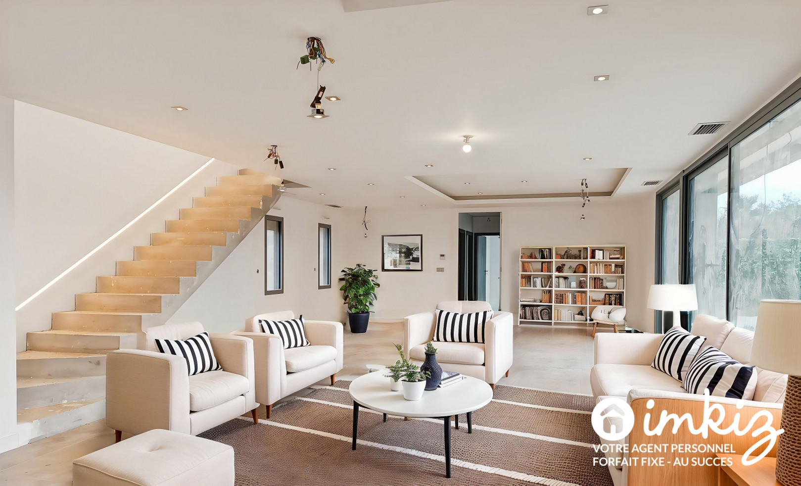 
                                                Vente
                                                 Maison d'architecte de 206m² - piscine et brasero