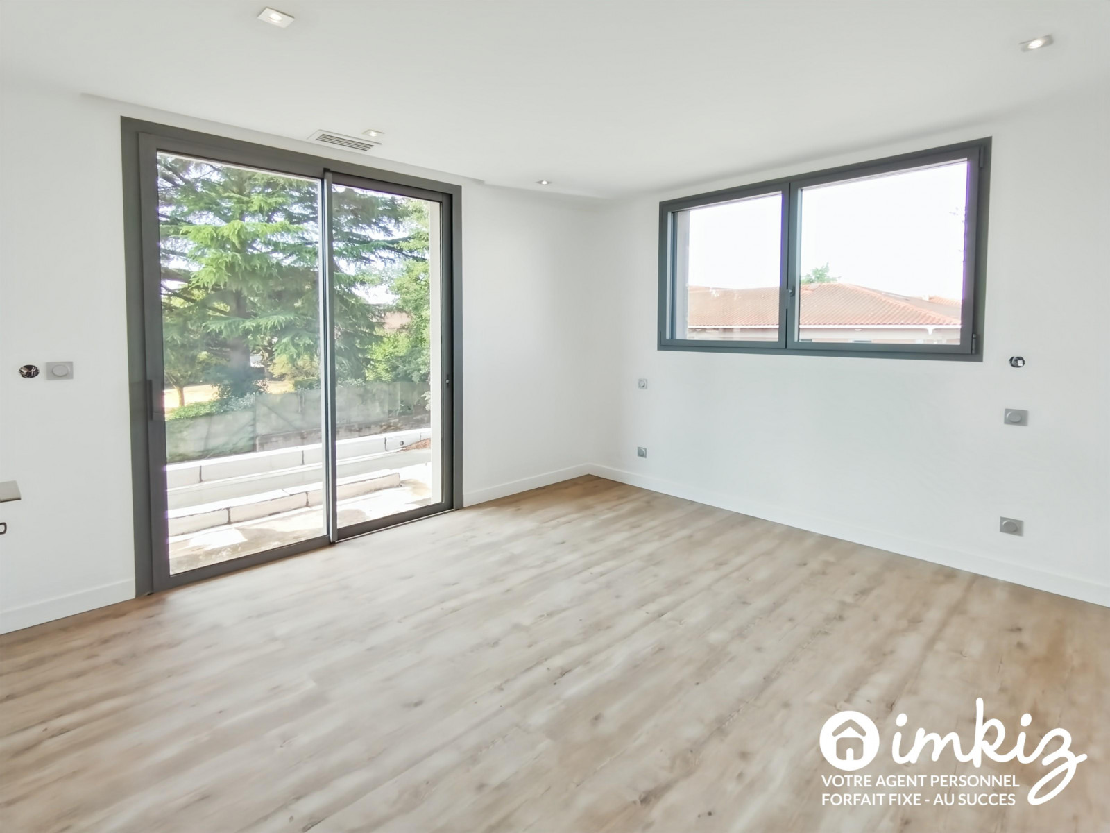 
                                                Vente
                                                 Maison d'architecte de 206m² - piscine et brasero