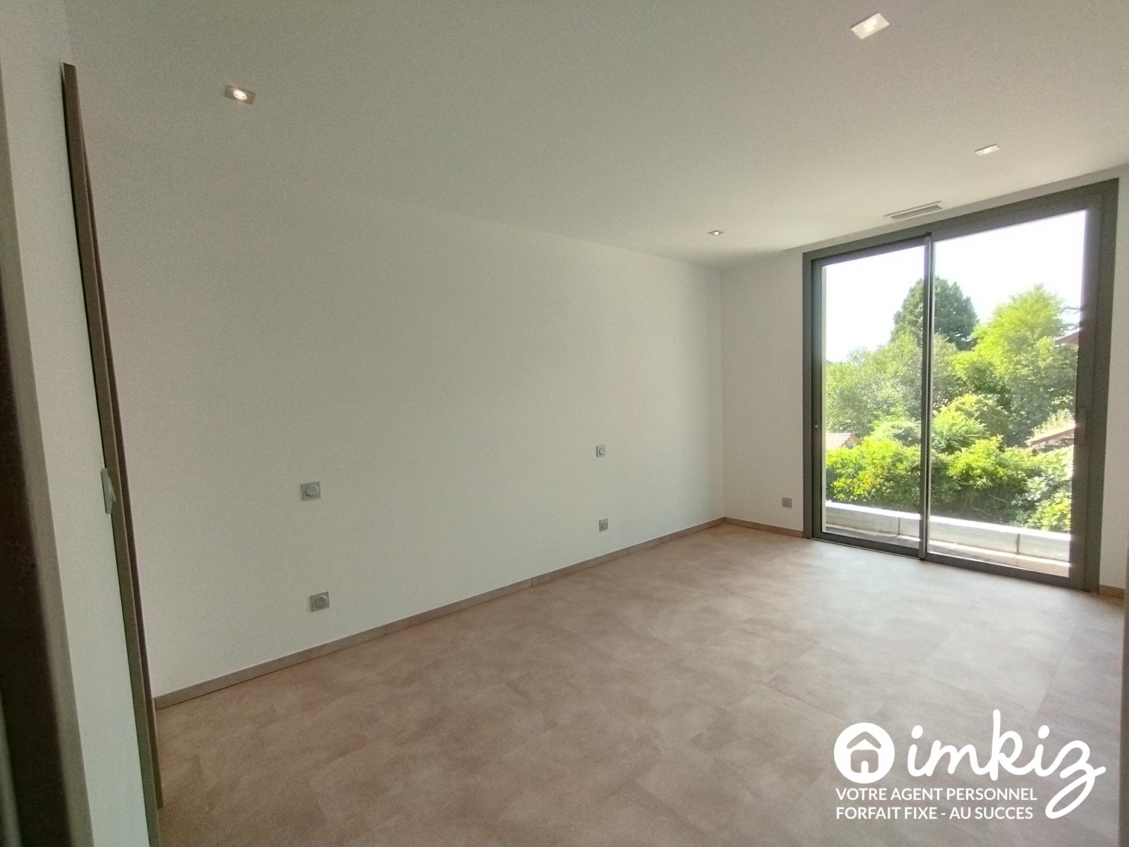 
                                                Vente
                                                 Maison d'architecte de 206m² - piscine et brasero