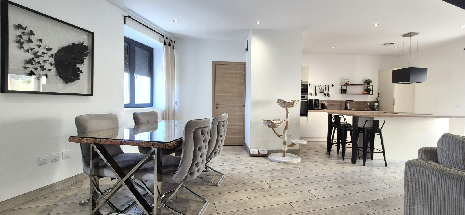 
                                                Vente
                                                 Maison de 102 m² 3ch + terrasse de 55m² + cave