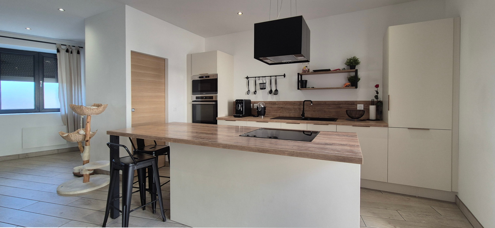 
                                                Vente
                                                 Maison de 102 m² 3ch + terrasse de 55m² + cave