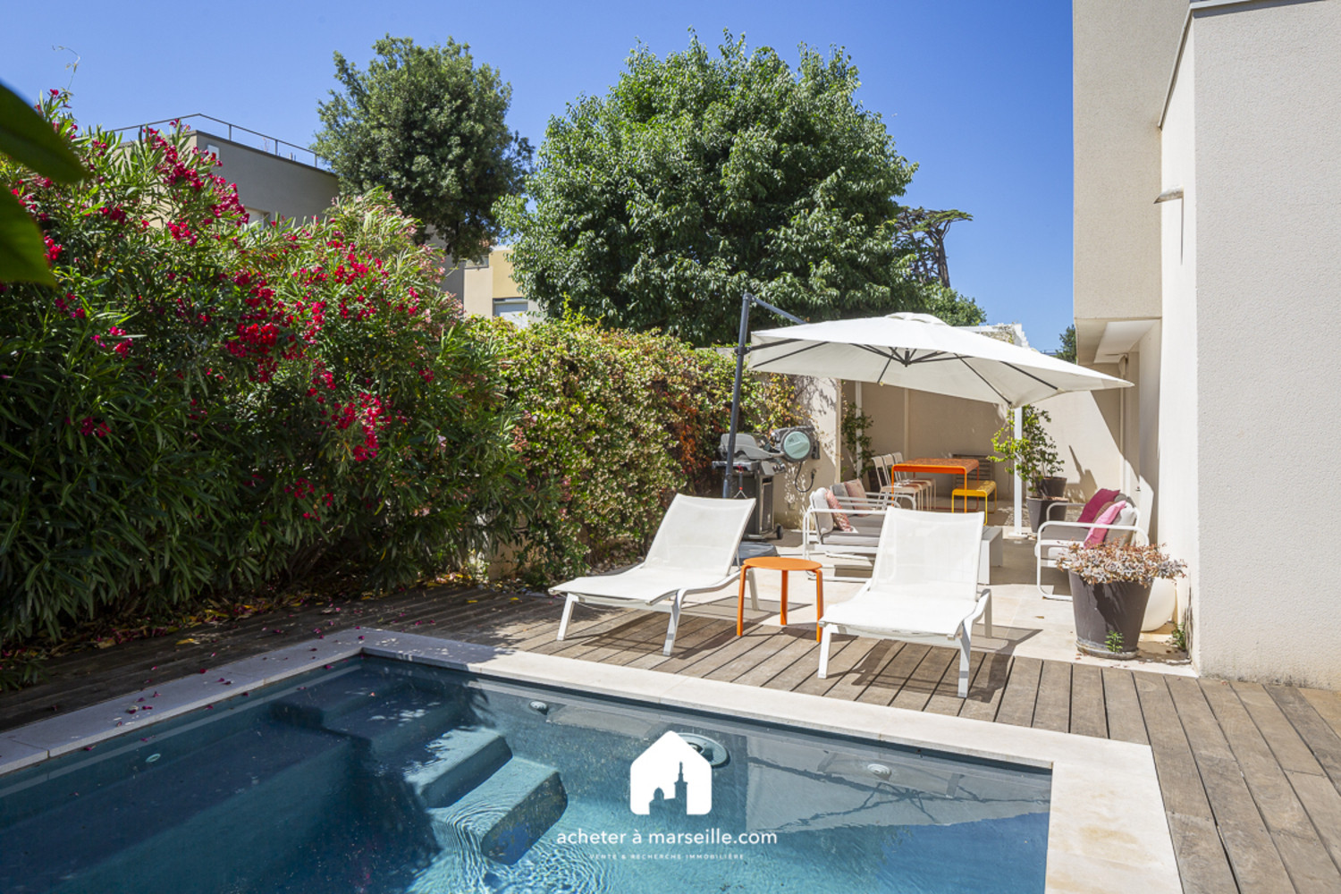
                                                Vente
                                                 Maison de 120 m2 T4 avec piscine et Jardin