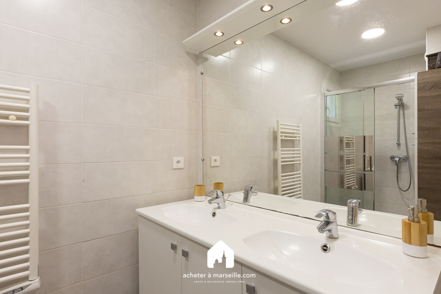 
                                                Vente
                                                 Maison de 120 m2 T4 avec piscine et Jardin