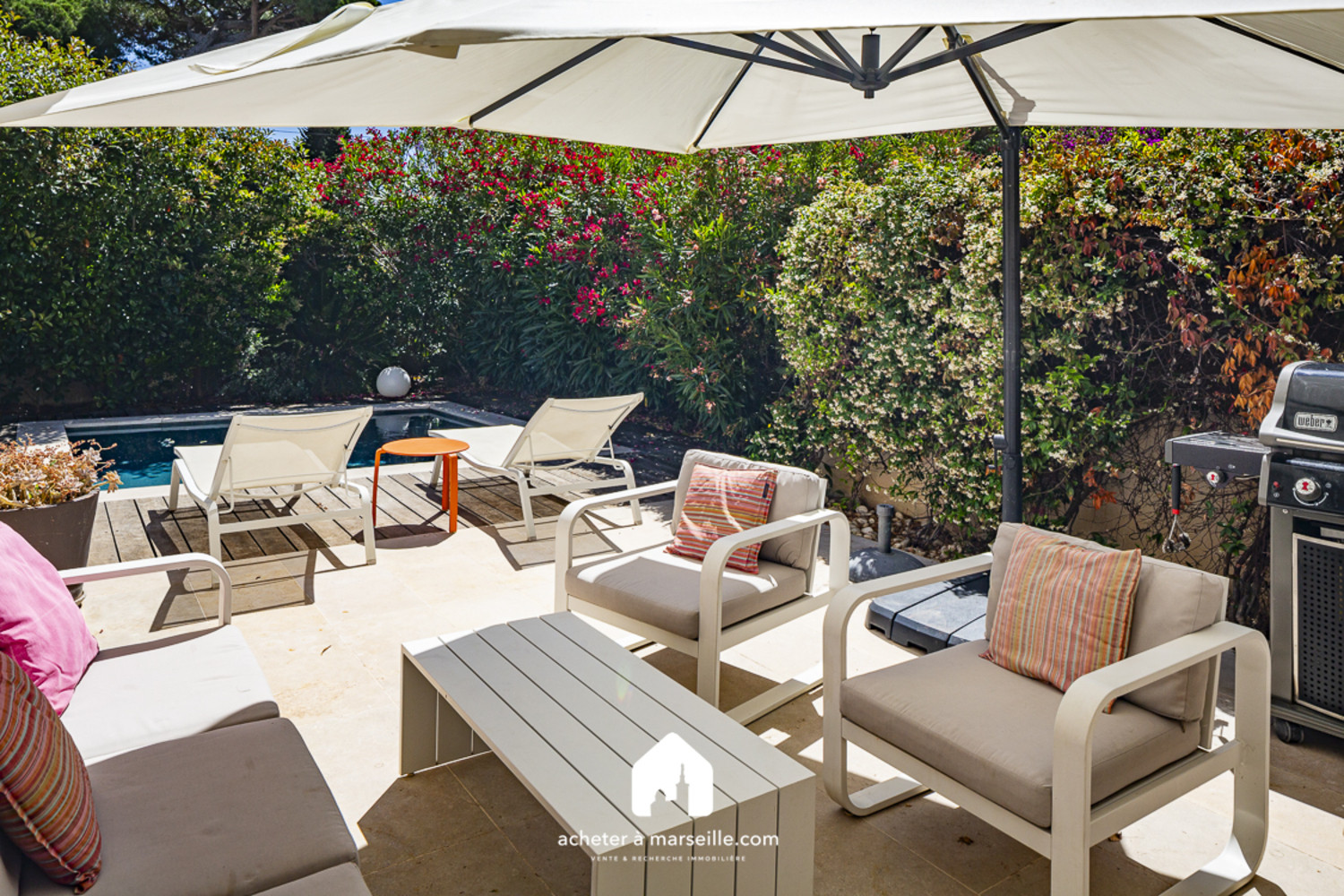 
                                                Vente
                                                 Maison de 120 m2 T4 avec piscine et Jardin