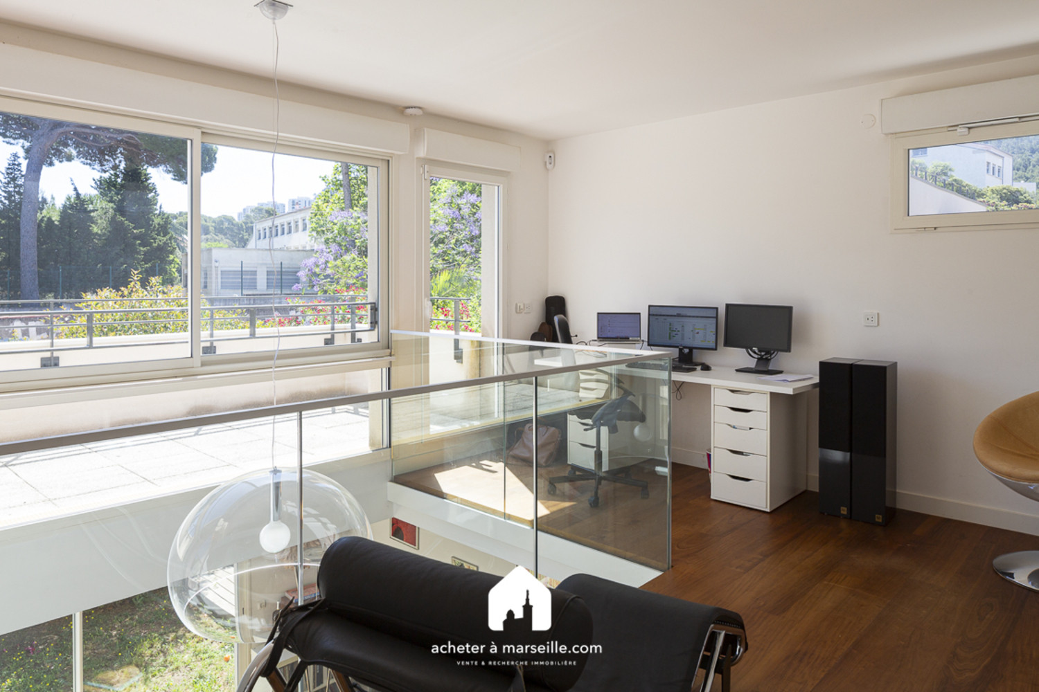 
                                                Vente
                                                 Maison de 120 m2 T4 avec piscine et Jardin