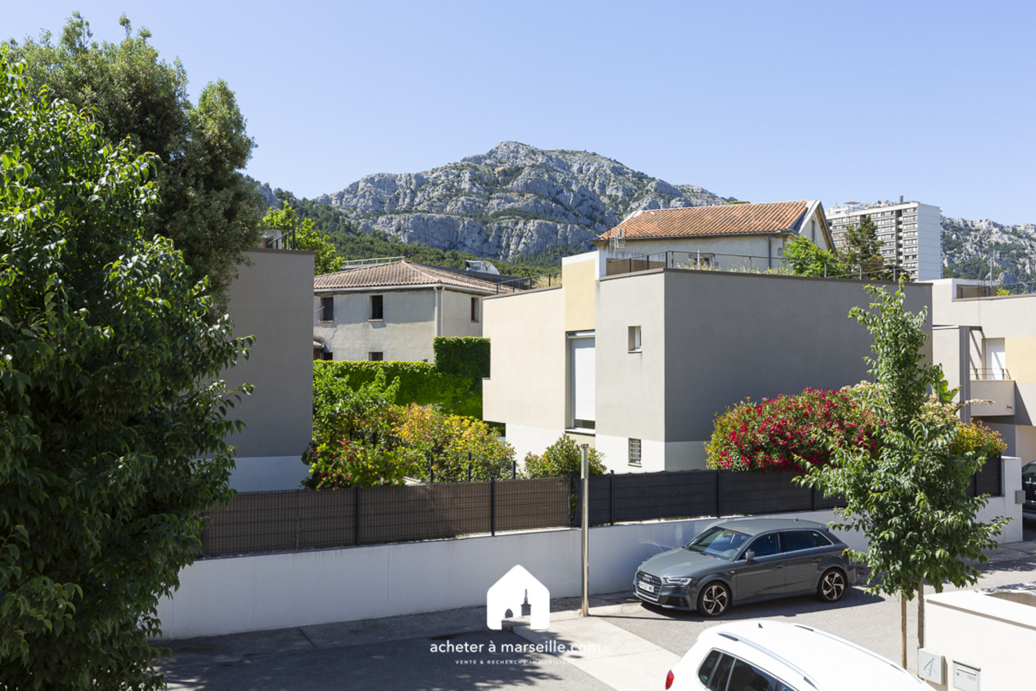 
                                                Vente
                                                 Maison de 120 m2 T4 avec piscine et Jardin