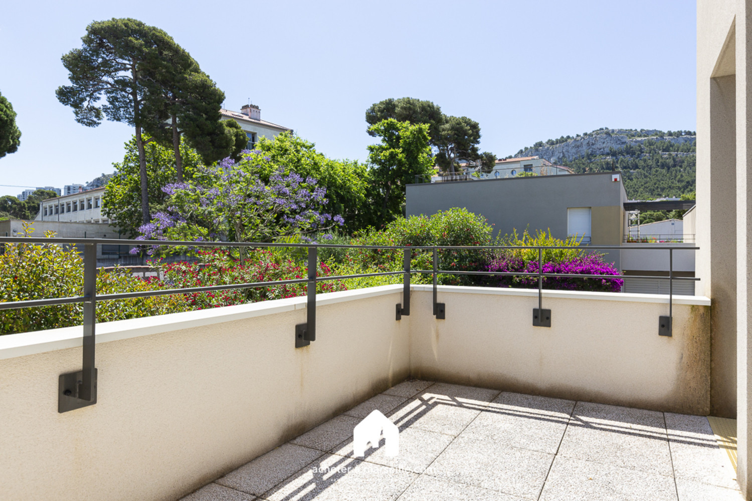 
                                                Vente
                                                 Maison de 120 m2 T4 avec piscine et Jardin