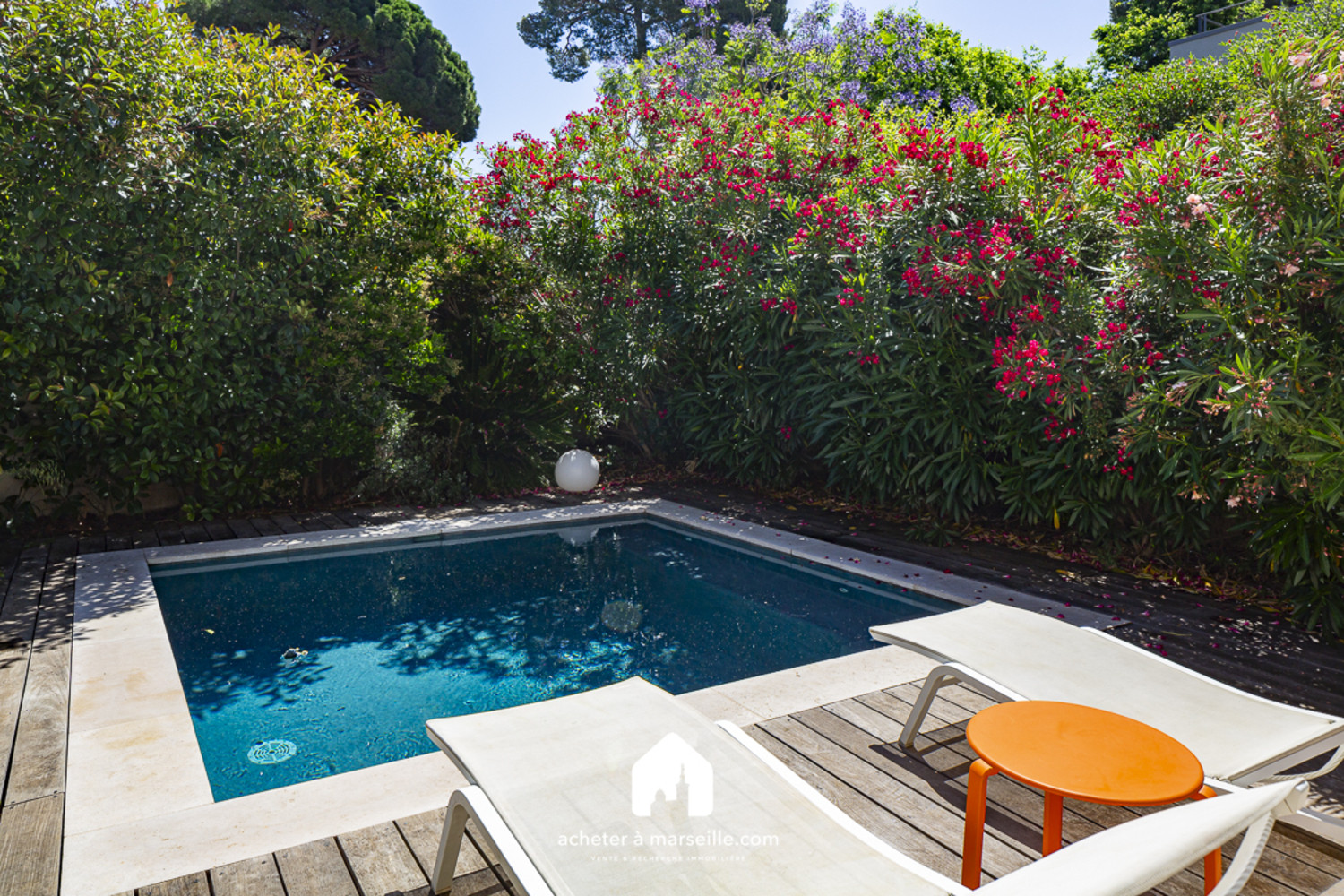 
                                                Vente
                                                 Maison de 120 m2 T4 avec piscine et Jardin
