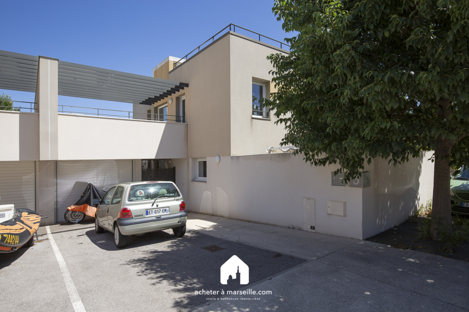 
                                                Vente
                                                 Maison de 120 m2 T4 avec piscine et Jardin