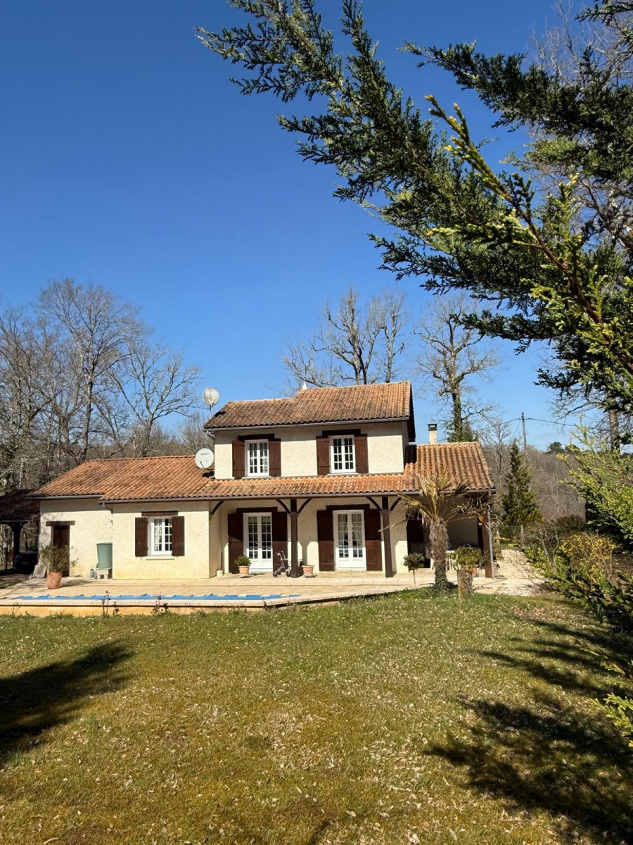 
                                                Vente
                                                 Maison de 120m2 5 pièces avec piscine