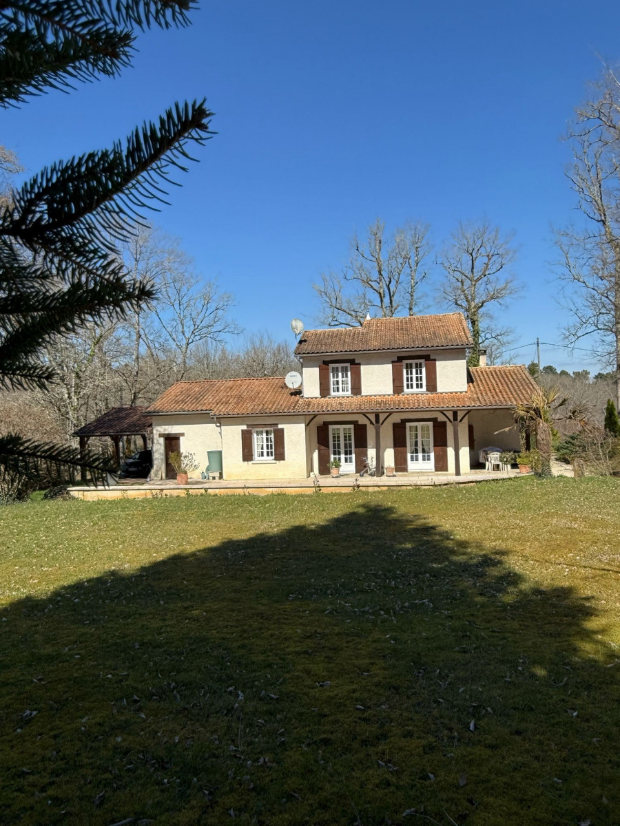 
                                                Vente
                                                 Maison de 120m2 5 pièces avec piscine