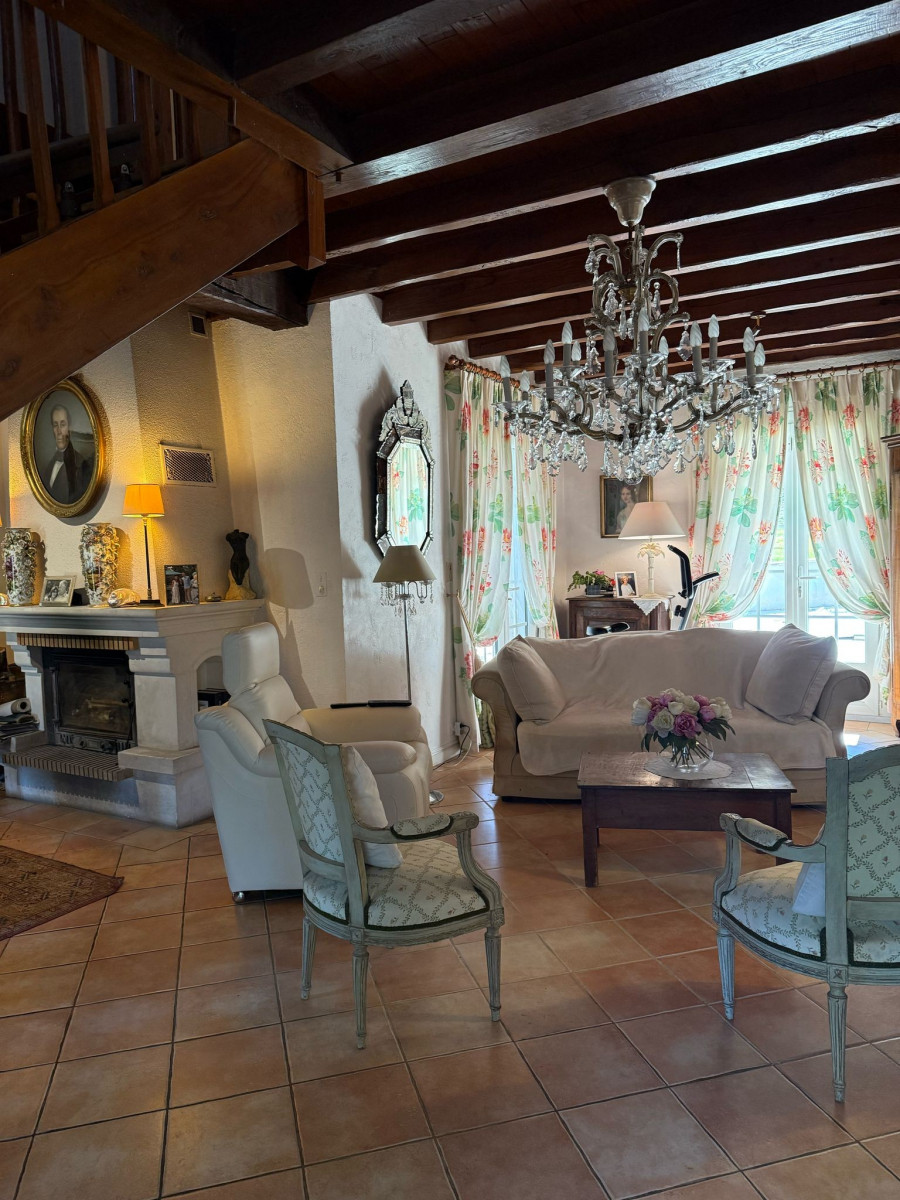 
                                                Vente
                                                 Maison de 120m2 5 pièces avec piscine