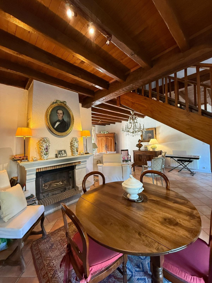 
                                                Vente
                                                 Maison de 120m2 5 pièces avec piscine