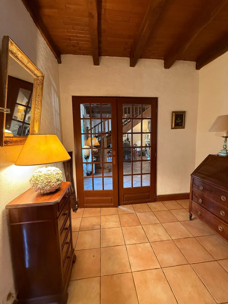 
                                                Vente
                                                 Maison de 120m2 5 pièces avec piscine