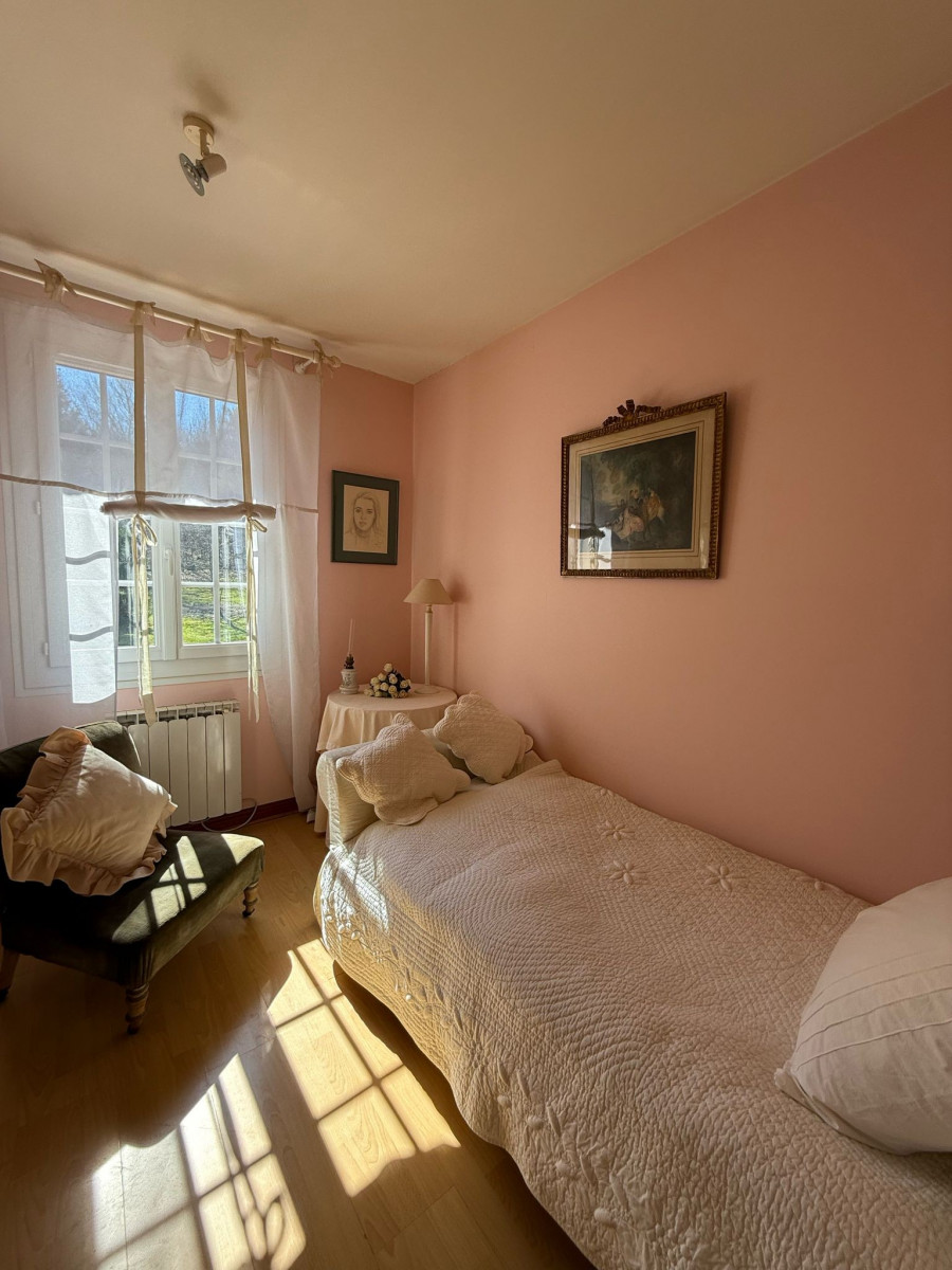 
                                                Vente
                                                 Maison de 120m2 5 pièces avec piscine