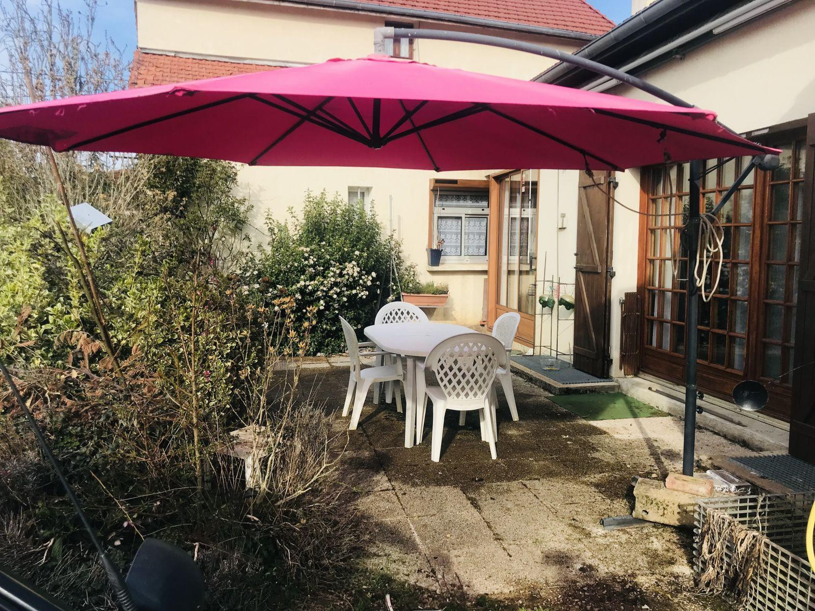 
                                                Location
                                                 Maison de 120m2, 5 pièces avec terrasse et garage