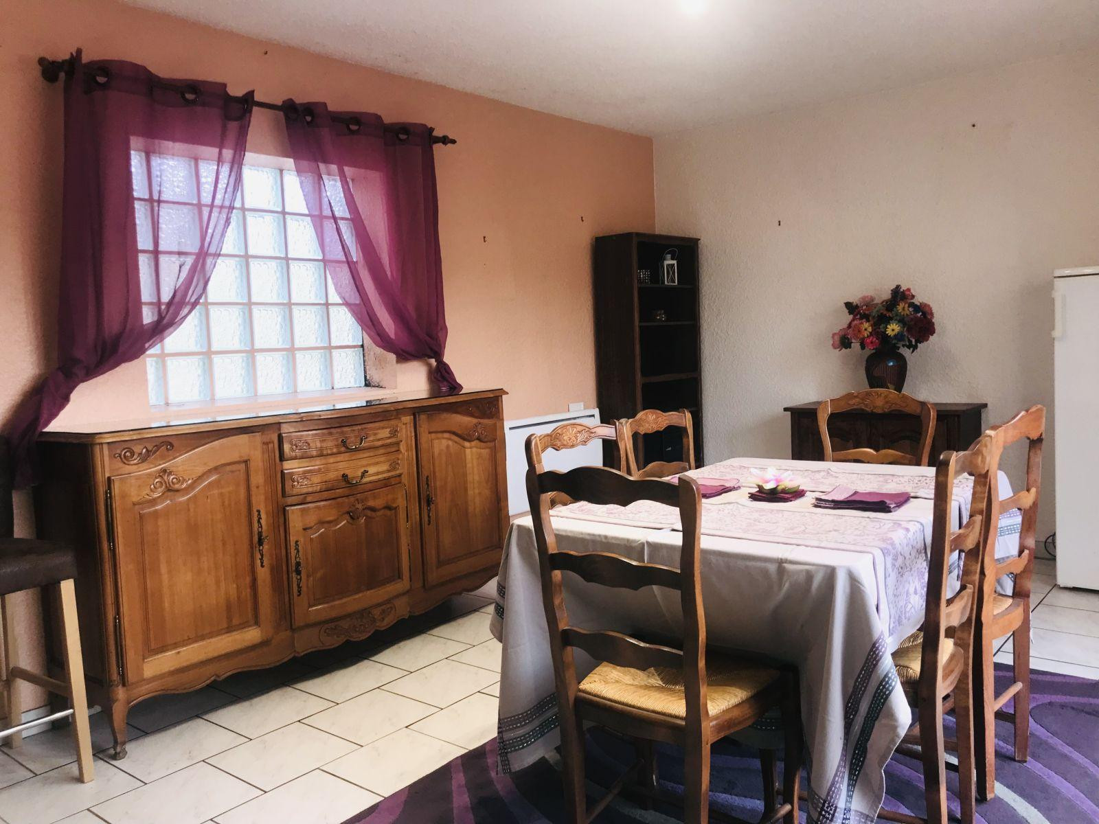 
                                                Location
                                                 Maison de 120m2, 5 pièces avec terrasse et garage