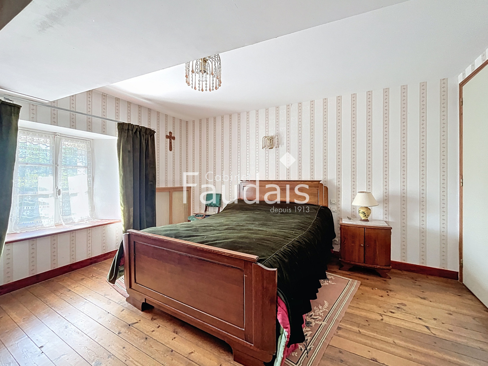 
                                                Vente
                                                 Maison de 126 m2 à Saint-Georges Montcocq, aux portes de Sai