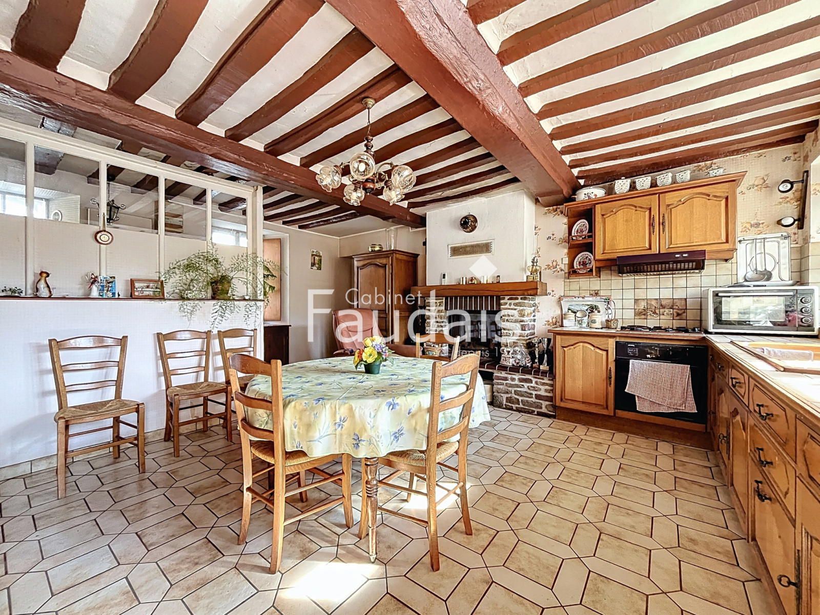 
                                                Vente
                                                 Maison de 126 m2 à Saint-Georges Montcocq, aux portes de Sai