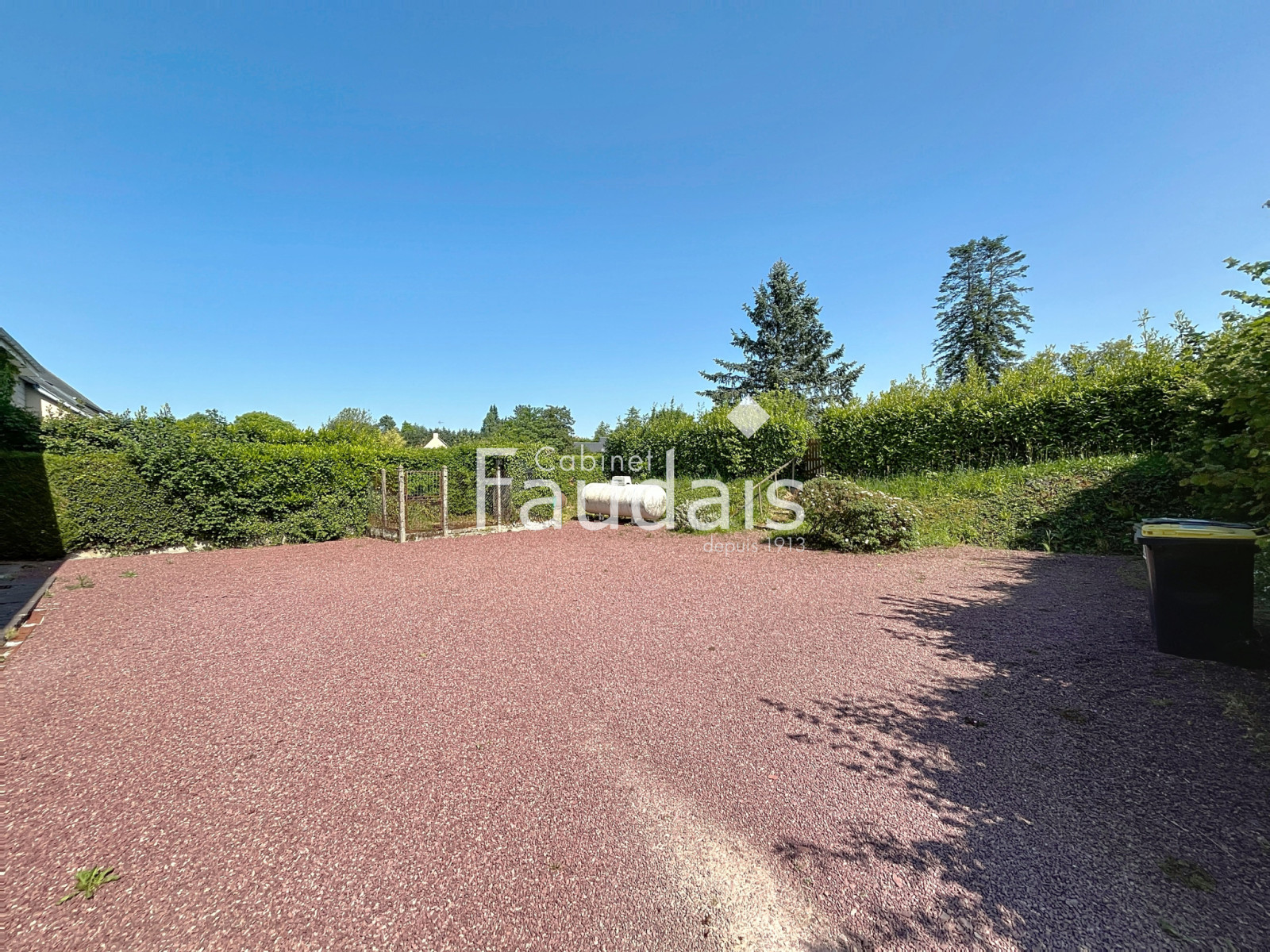 
                                                Vente
                                                 Maison de 126 m2 à Saint-Georges Montcocq, aux portes de Sai