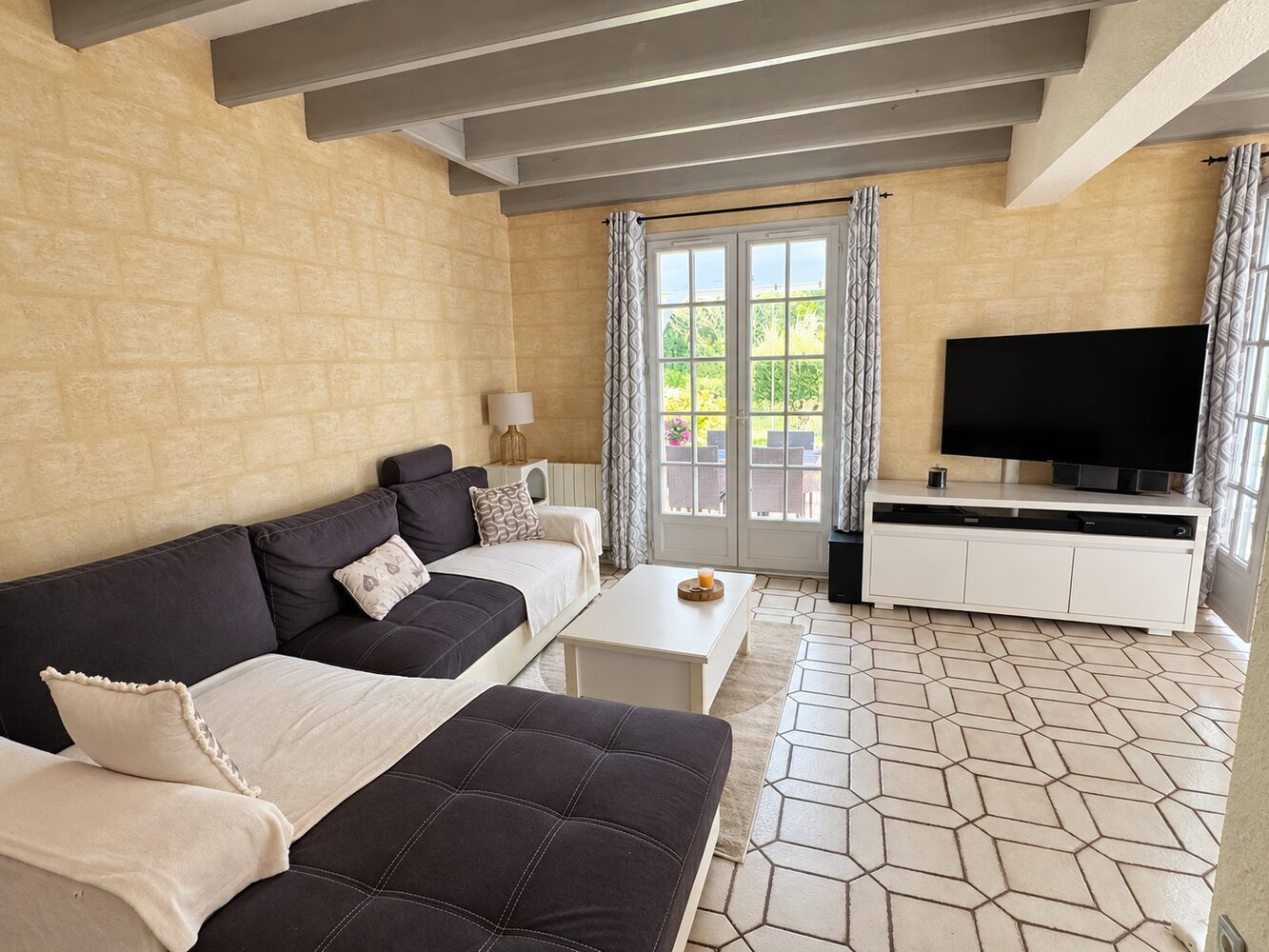 
                                                Vente
                                                 Maison de 128m2 avec piscine