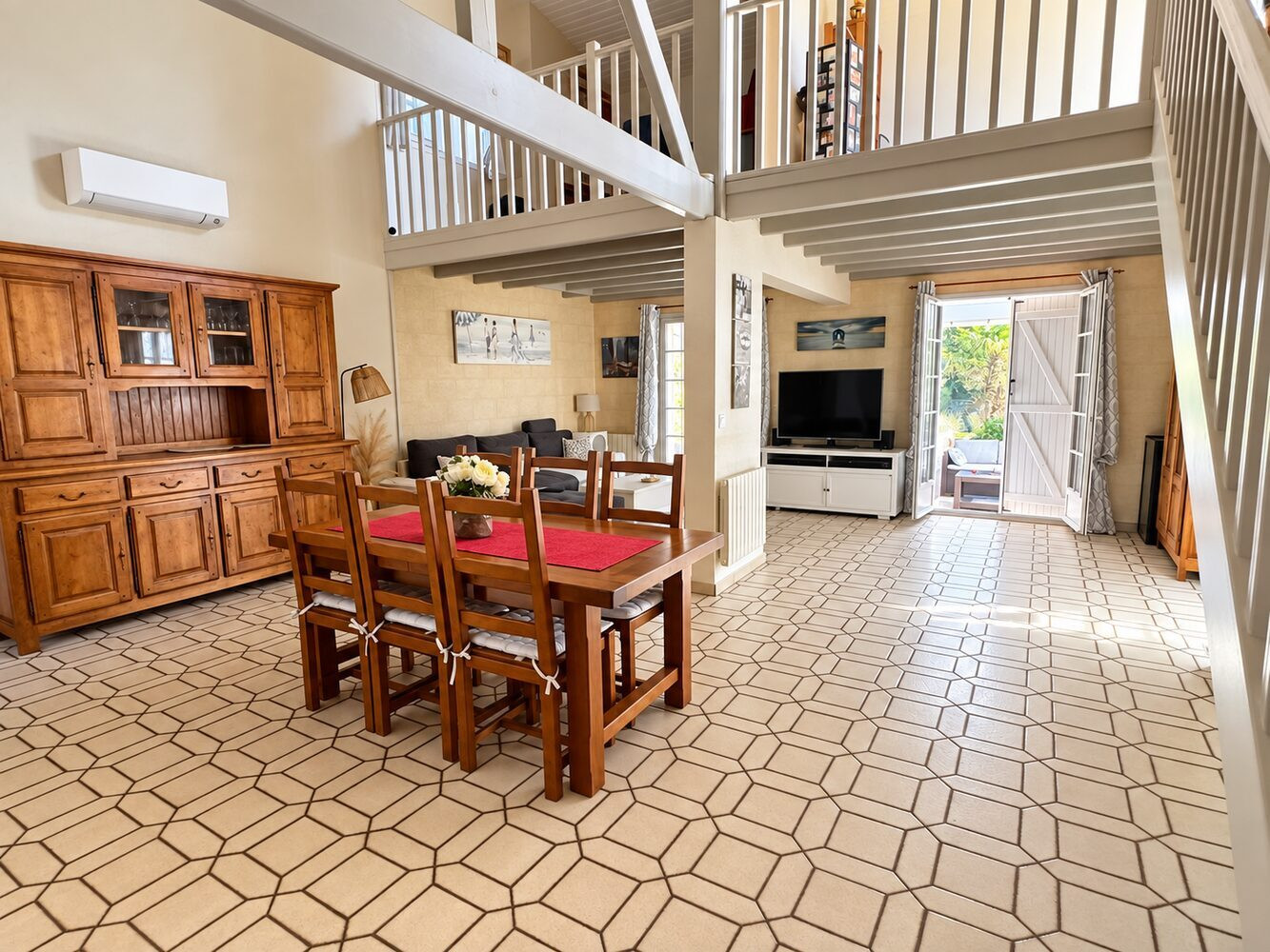 
                                                Vente
                                                 Maison de 128m2 avec piscine