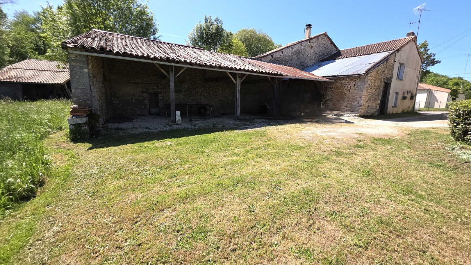 
                                                Vente
                                                 Maison de 130 m2 à Moulins-sur-Tardoire