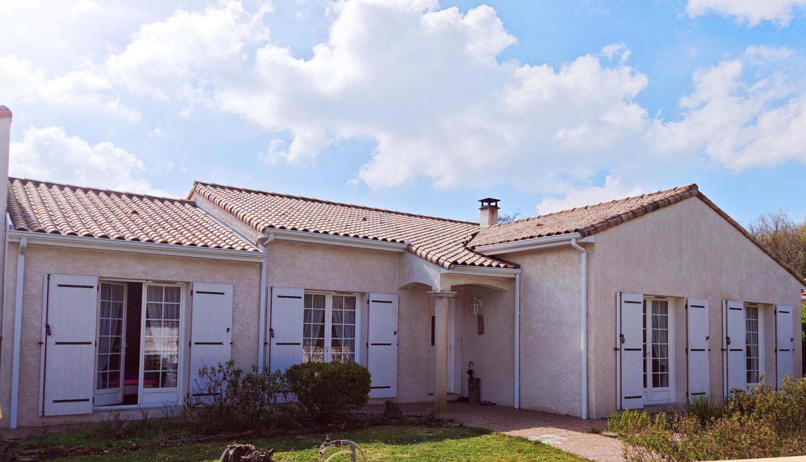
                                                Vente
                                                 Maison de 140m2- 3 chambres- Piscine- Garage-