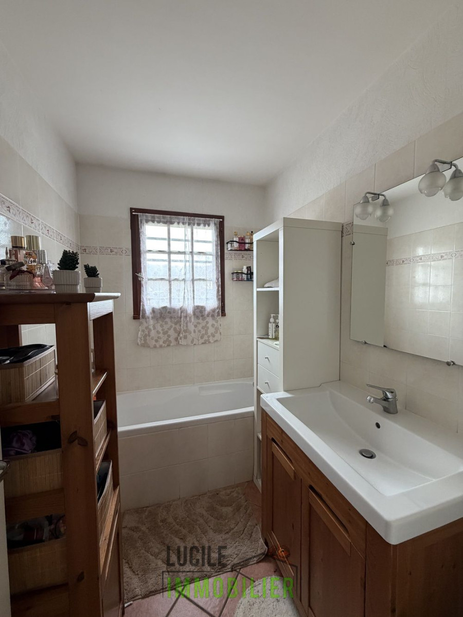 
                                                Vente
                                                 Maison de 160m²
