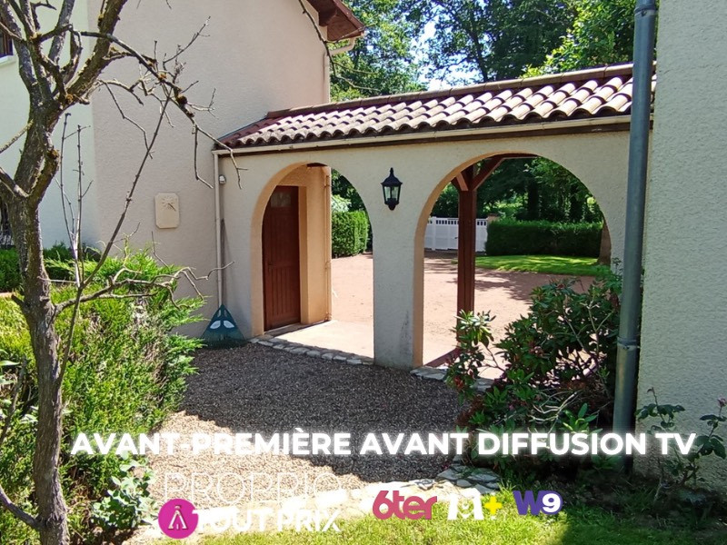 
                                                Vente
                                                 Maison de 168 M² avec piscine à VOUGY